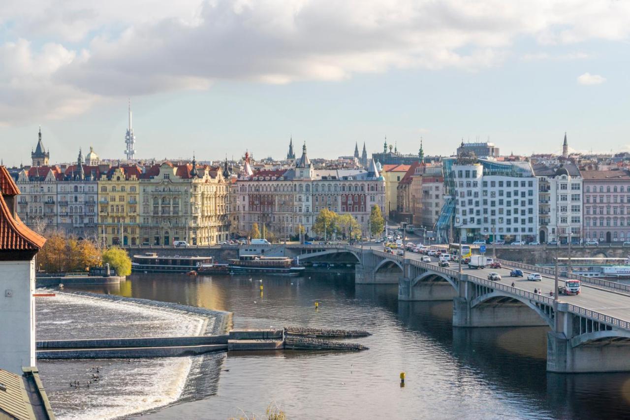 Janackovo Nabrezi 19 - Riverside Residence Prag Eksteriør billede