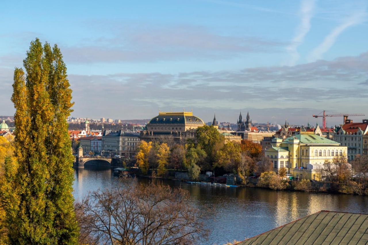 Janackovo Nabrezi 19 - Riverside Residence Prag Eksteriør billede