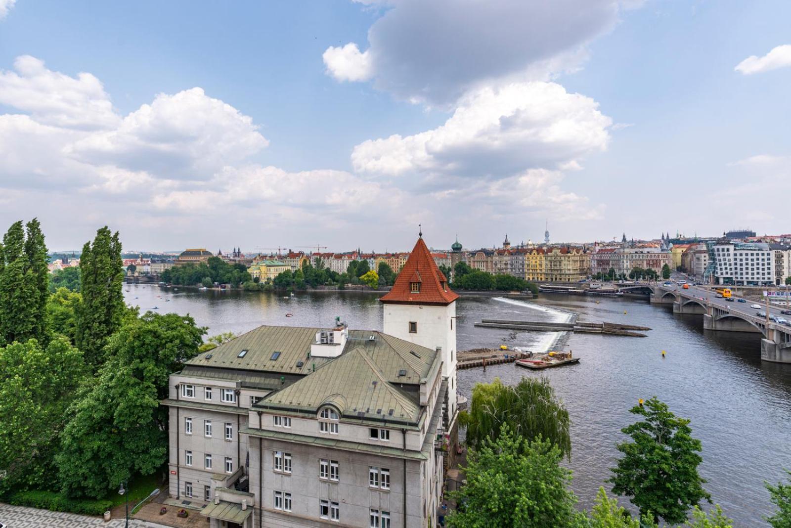 Janackovo Nabrezi 19 - Riverside Residence Prag Eksteriør billede